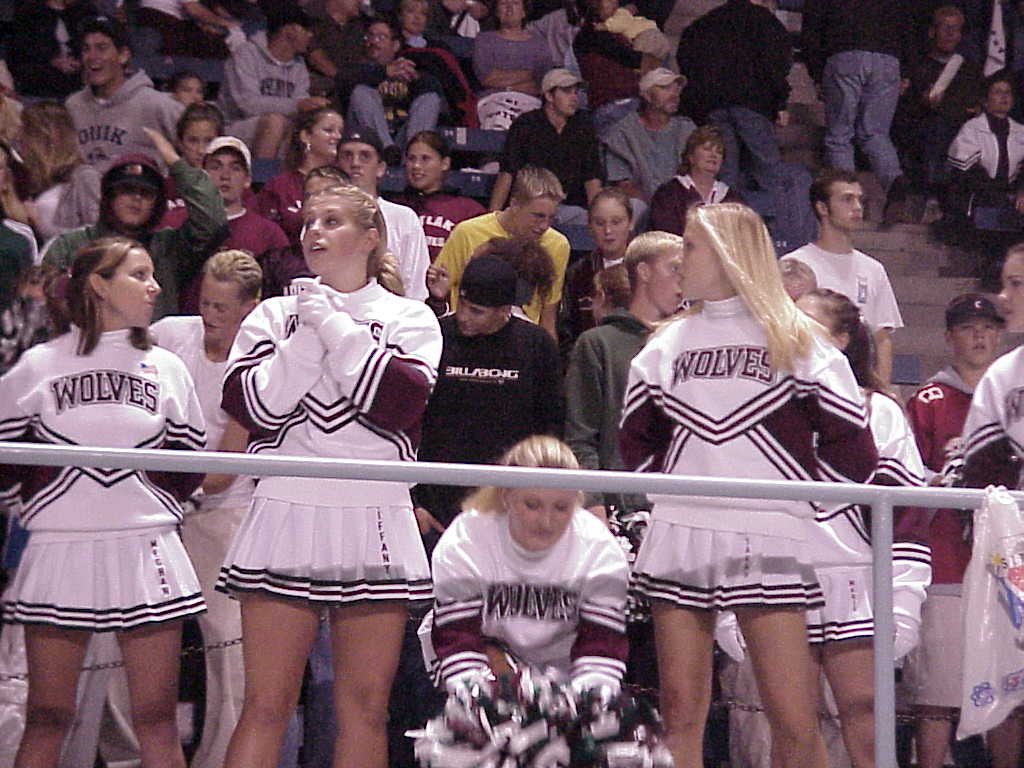 eastlake-wa-high-school-cheerleaders-eastlake01-02-mvc-313l